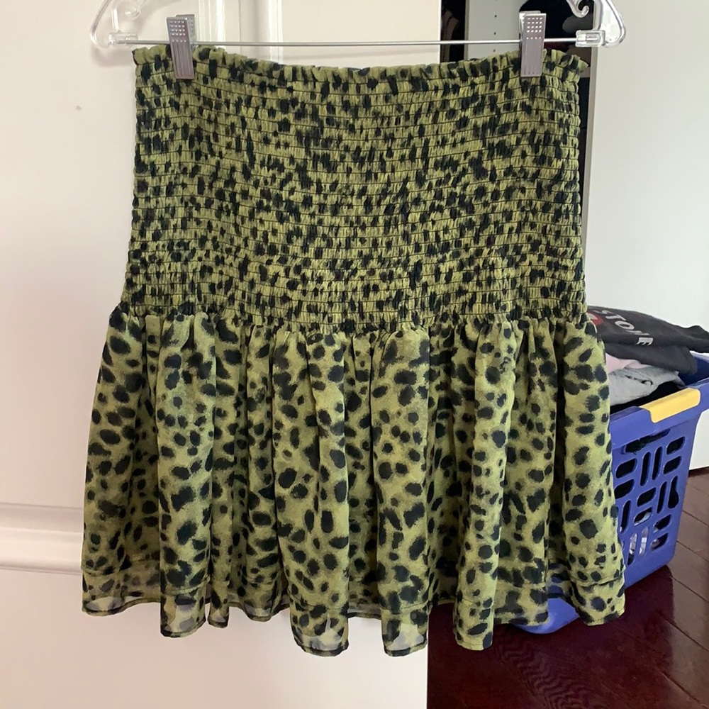 H&M green leopard mini skirt